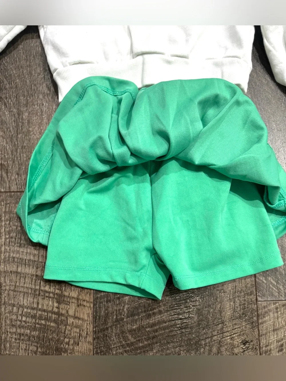 Reebok Classic Girls Green Skirt and White Sweatshirt Set Toddler Girls size 2T